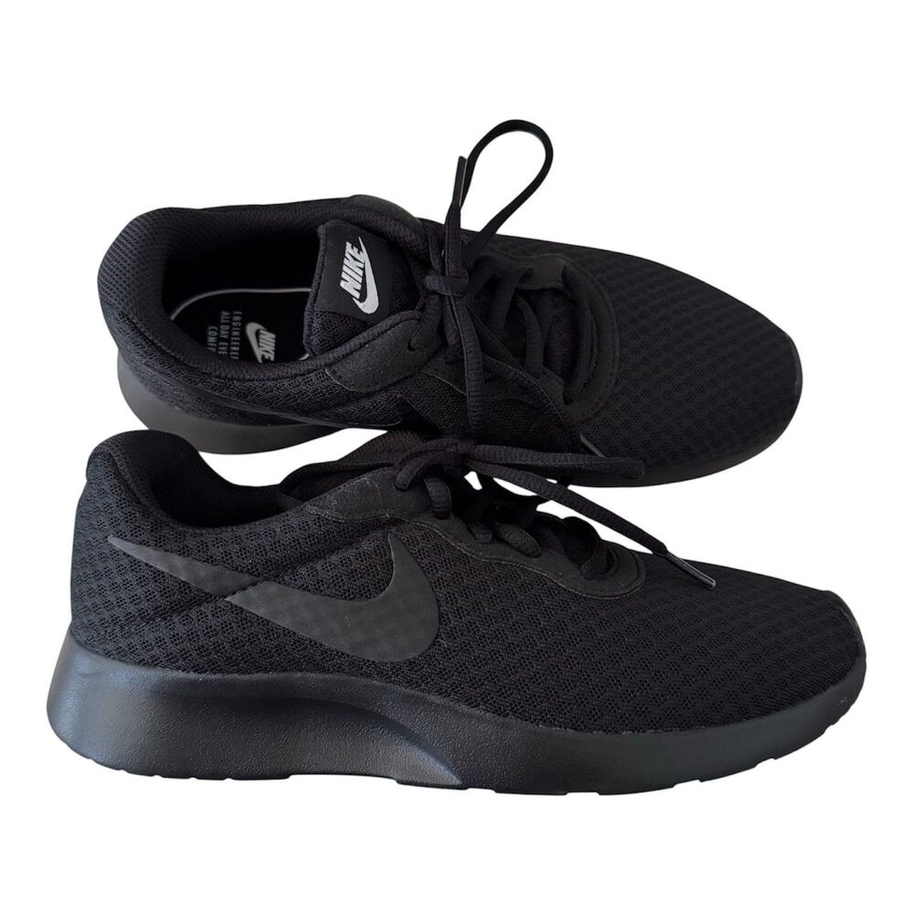 Nike Tanjun Sneakers Women’s 6.5 Black White Running Athletic 812656-002 Swoosh
